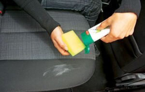 Como tirar mancha de frutas do banco, carpete ou tapete do carro